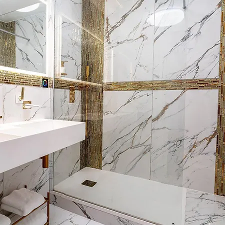Magnifique loft / spa en face de la cathédrale ! Narbona Esterno foto